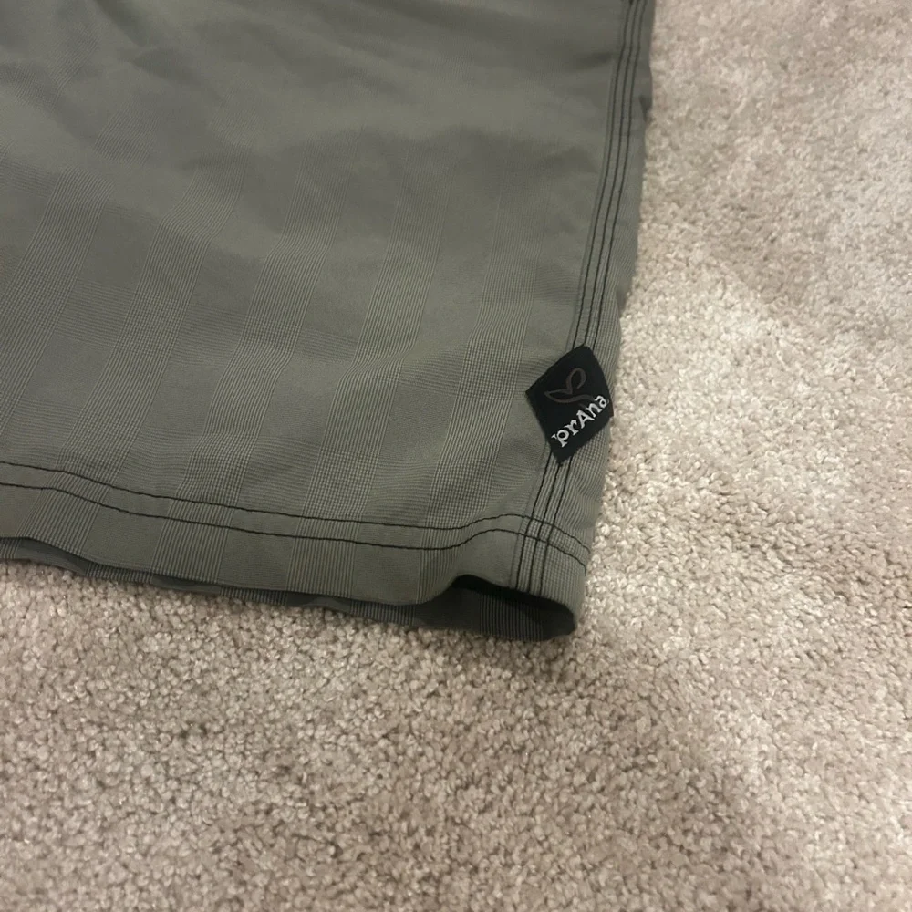 PrAna Men's Grey Shorts Sz. L - Picture 4 of 6